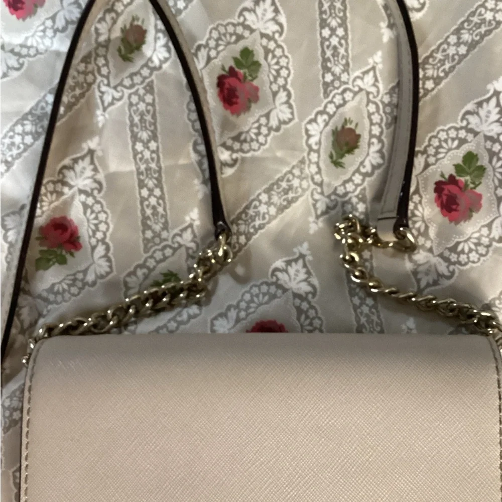 Kate Spade Beige Crossbody Bag with Gold Chain - Picture 3 of 14